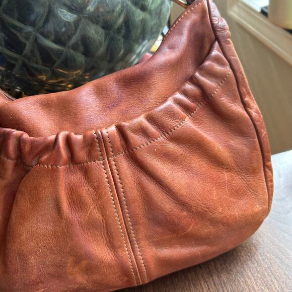 Vintage 70’s Carried Away Caramel Brown Leather hand shoulder bag - Picture 5 of 16